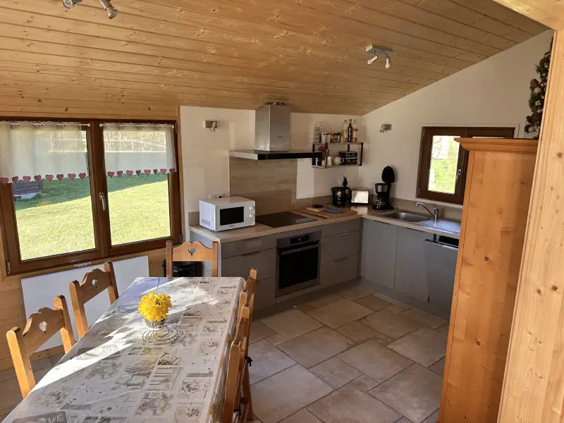 Chalet proche Gerardmer 6 personnes, confort et nature, lac-pièce de vie