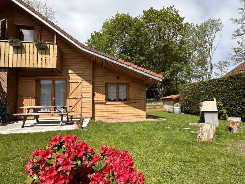 Chalet O FIL DE LO im Frühling